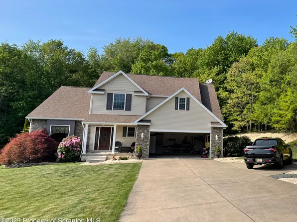 203 Elmwood Dr, Roaring Brook Township, PA 18444