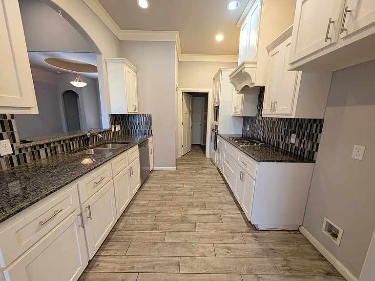 2349 Santa Monica St — Photo 6