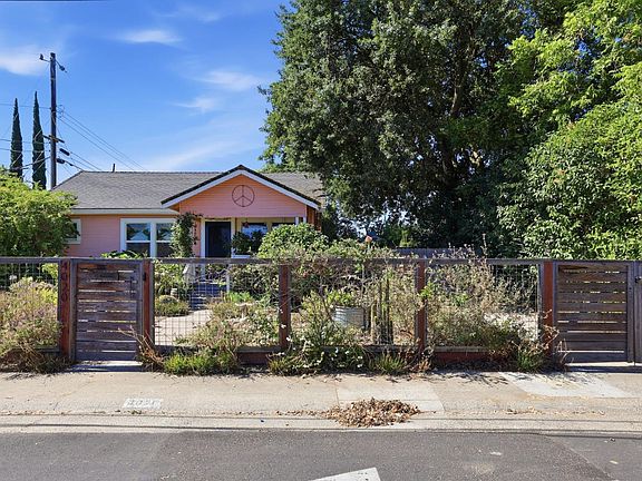 3rd image of 4020 Sierra Vista Ave