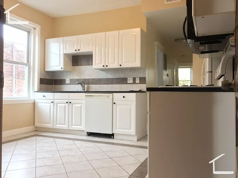 4 Litchfield St #2L — Photo 2
