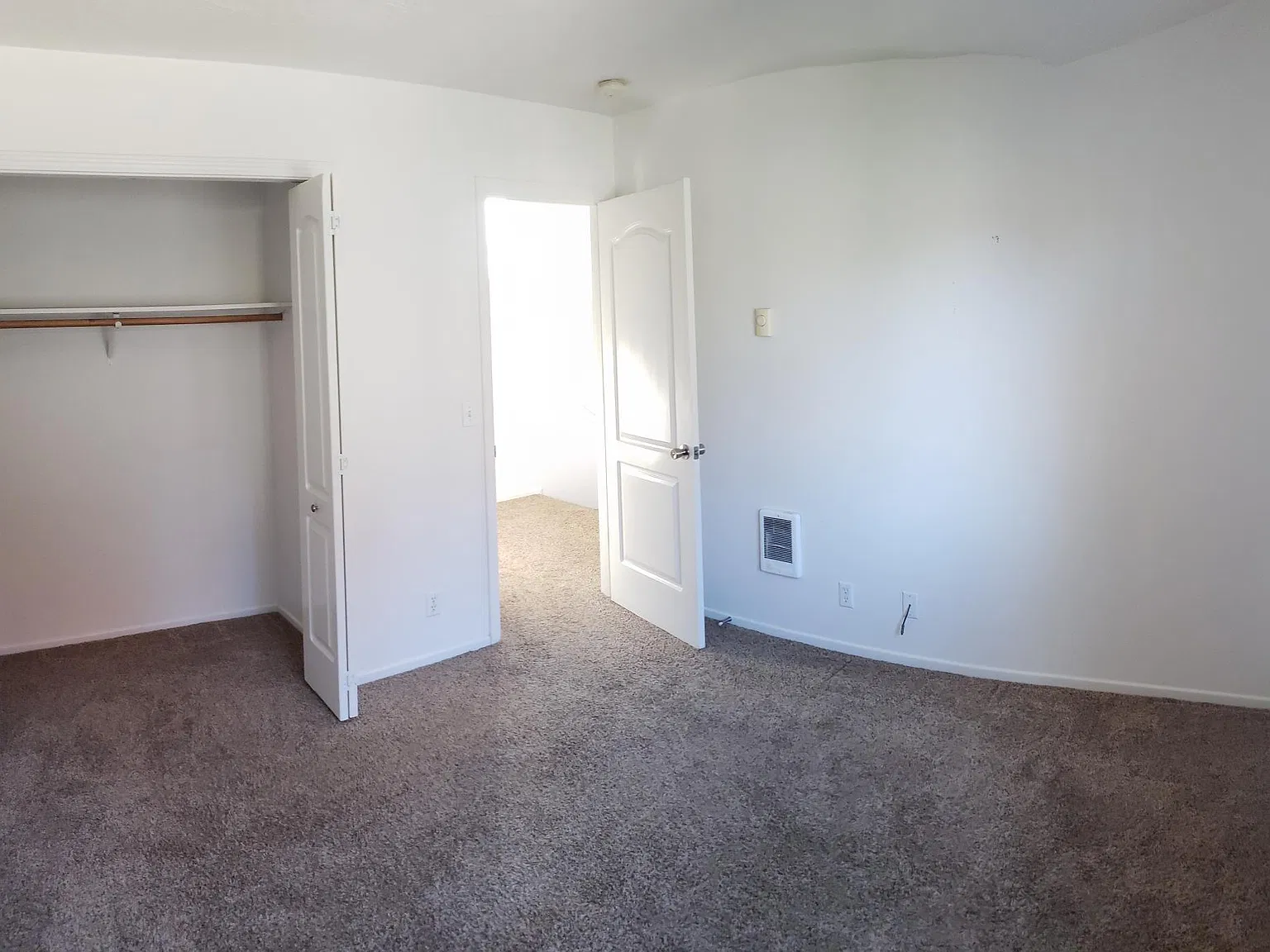 3 bed, 1.5 bath, 1200 sqft, $1,800 — Photo 4