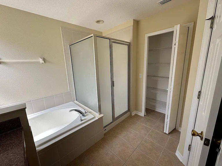 13218 Phoenix Dr — Photo 17