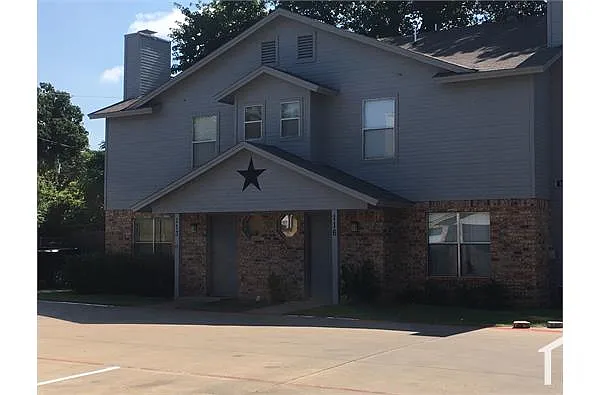 Building Photo - 1000 Hilltop Dr #114