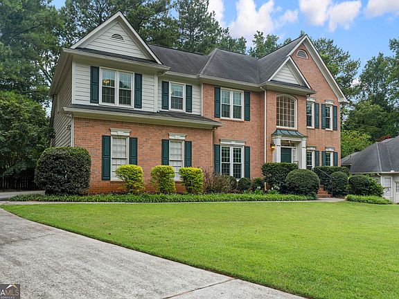 3rd image of 325 Trowbridge Ln
