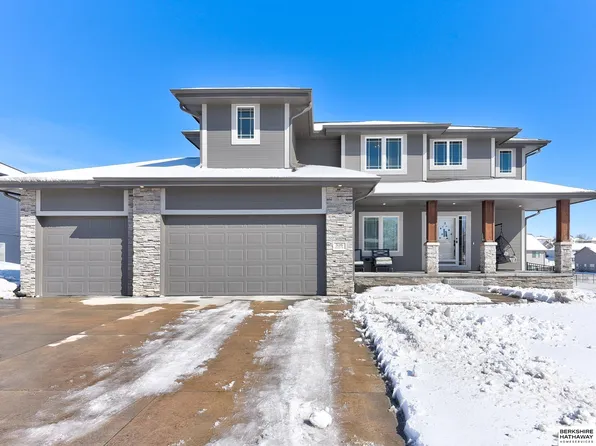 526 Locust St, Gretna, NE 68028
