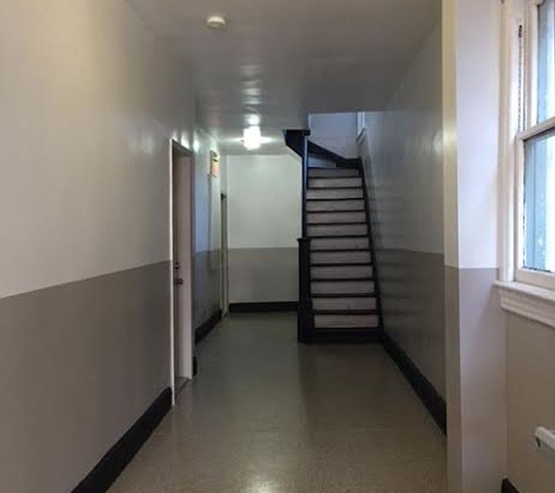 2nd image of 123 W 54th St APT 1R