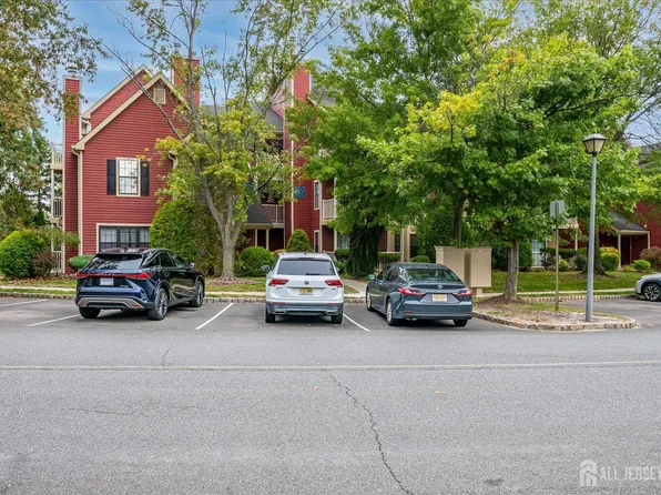 353 Crosspointe Dr, East Brunswick, NJ 08816