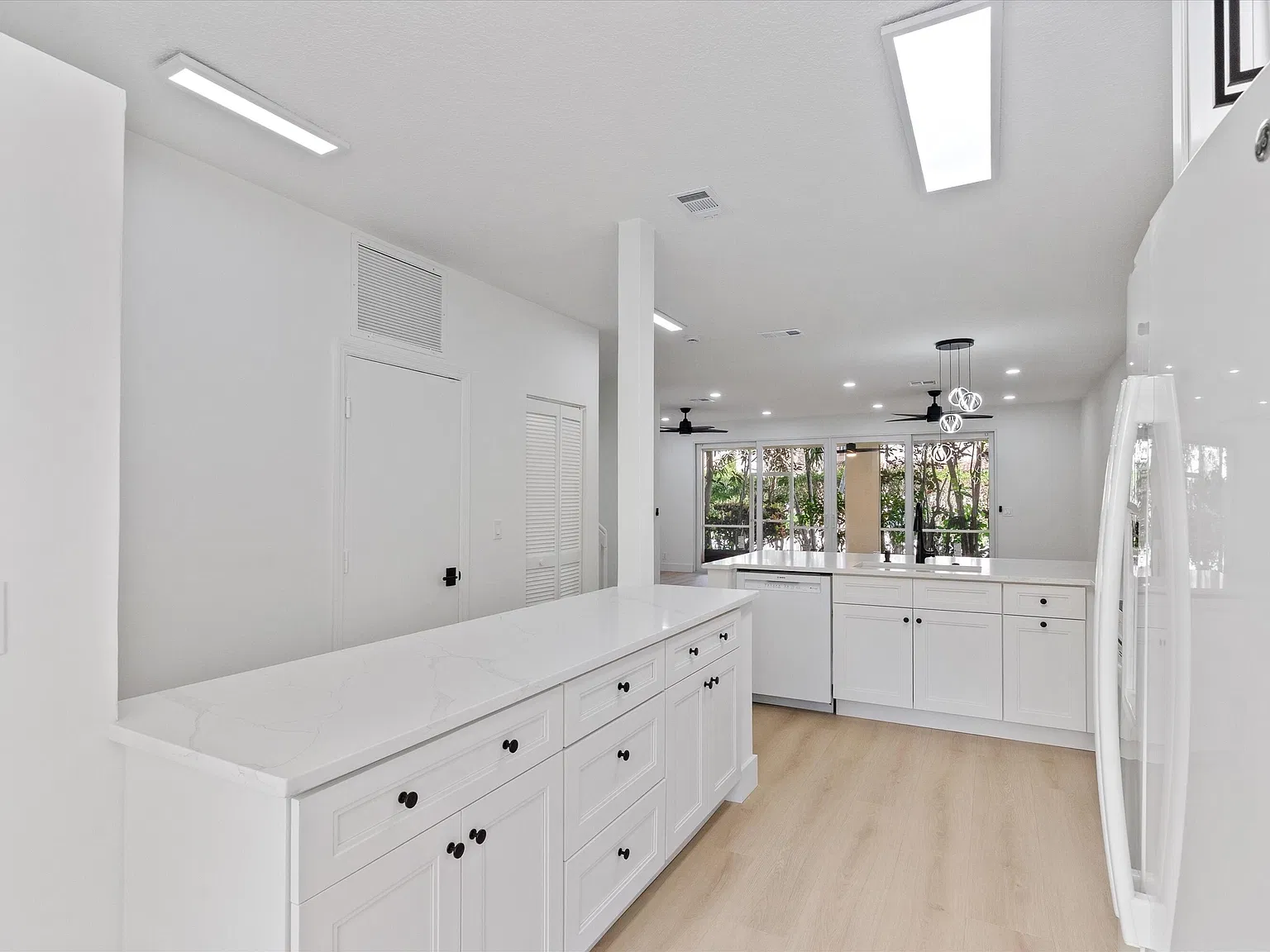 3 bed, 2.5 bath, 1728 sqft, $5,000 — Photo 4