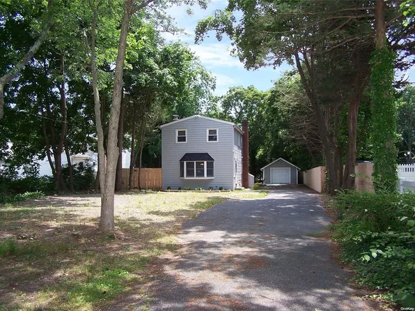 64 Hemlock Street, Selden, NY 11784