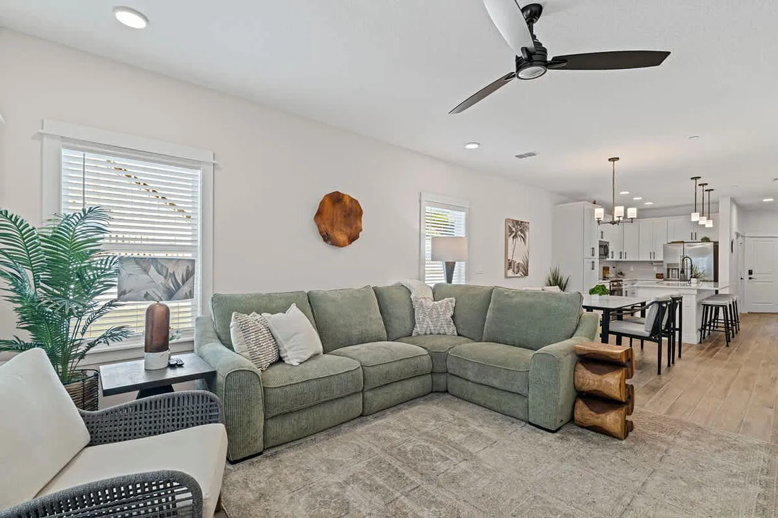 3 bed, 2.0 bath, 1894 sqft, $4,781 — Photo 3