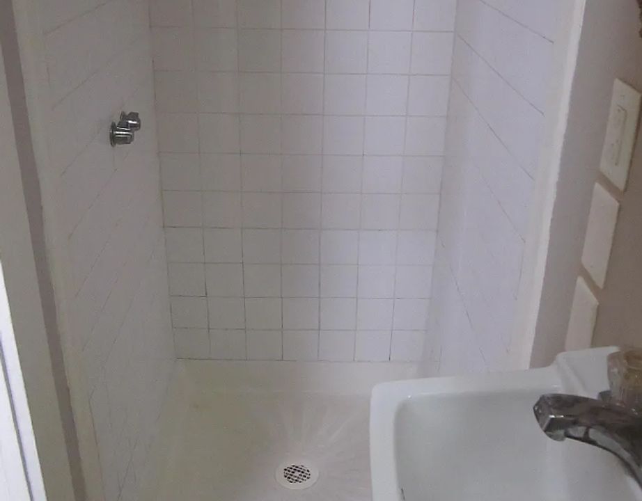 1st image of 801 Grace Ave