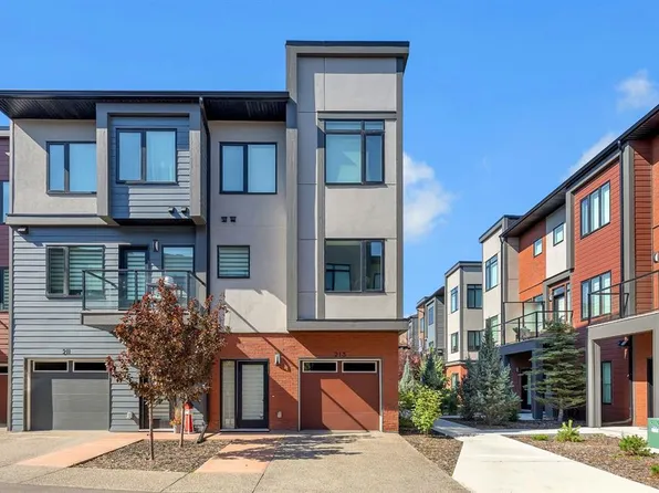 213 N Greenbriar Cmn NW, Calgary, AB T3B 6J3