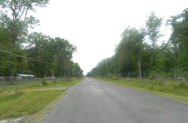 2nd image of 884 Sycamore Ln