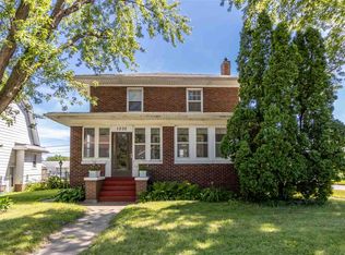 1202 Independence Ave, Waterloo, IA 50703