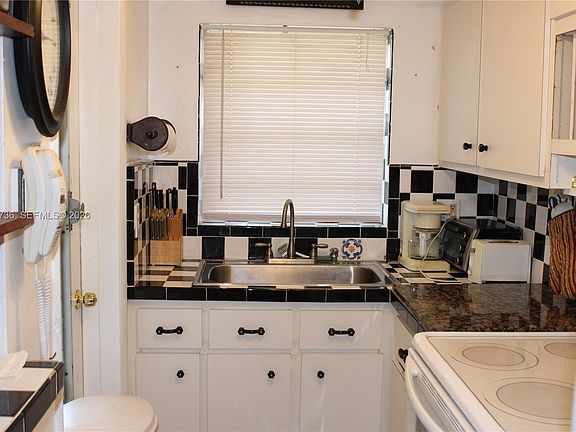 5th image of 5300 Washington St APT H134