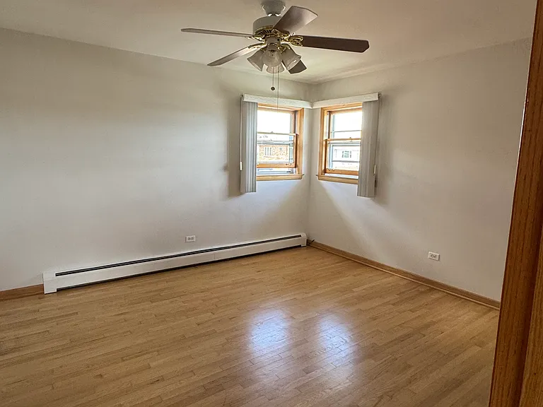 8556 W Winnemac Ave — Photo 4