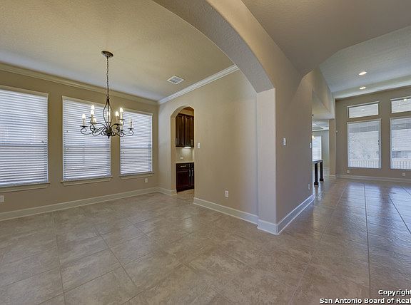 5th image of 1086 Cedar Glen