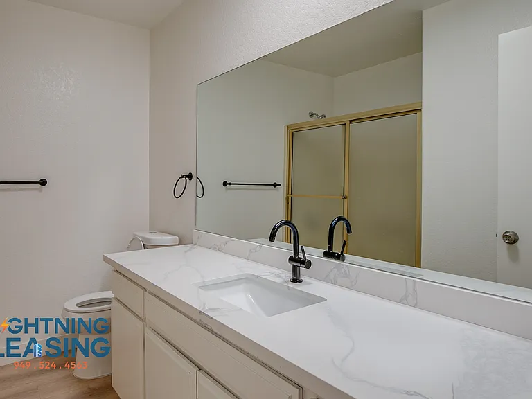 536 E Cypress Ave #302 — Photo 13