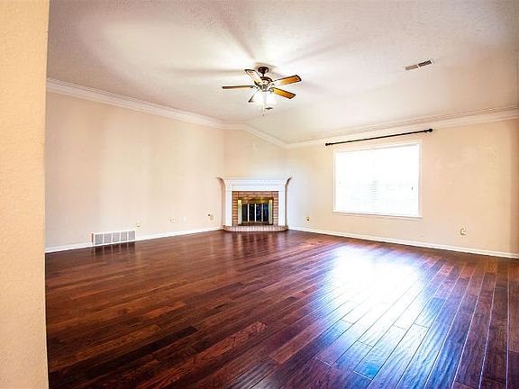 5th image of 126 Cottonwood Dr