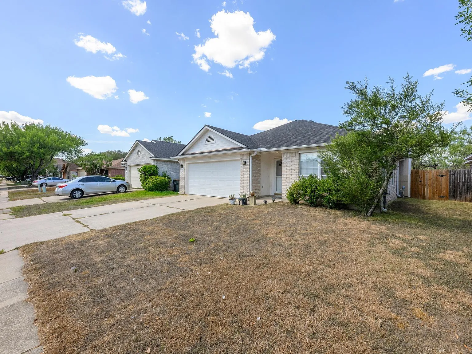 3 bed, 2.0 bath, 1310 sqft, $1,950 — Photo 3