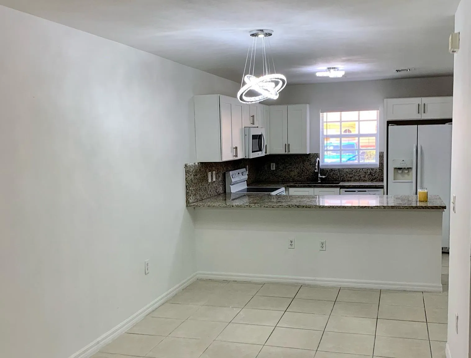 2314 Johnson St — Photo 2