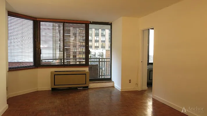 Rented by Anchor Associates | media 5