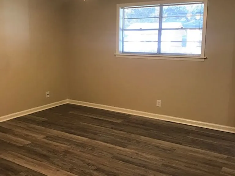 2504 Kenmore St — Photo 16