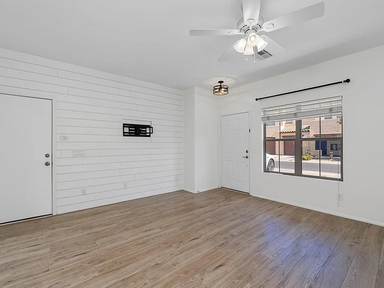 1886 E Don Carlos Ave #139 — Photo 5