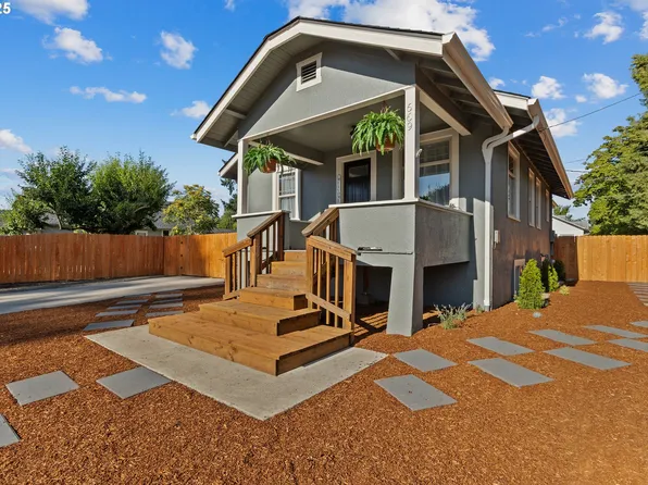 669 W Ballf St, Roseburg, OR 97471