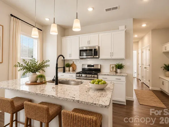 4714 Lakeview Rd, Charlotte, NC 28216