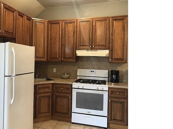 5th image of 178 Boyd St Floor 2