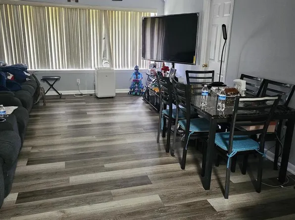 9802 Walker House Rd APT 6, Montgomery Village, MD 20886