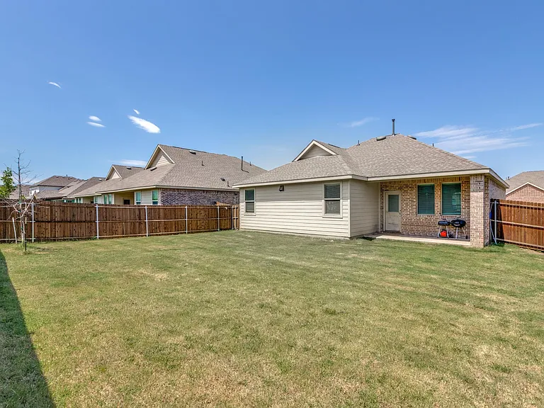507 Saffron St — Photo 24