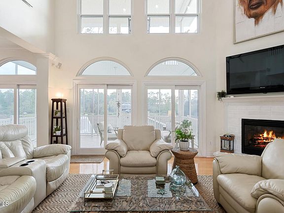 3rd image of 122 Pinecrest Dr