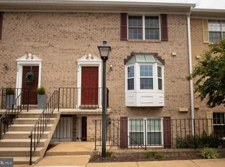 951 S Rolfe St #1, Arlington, VA 22204