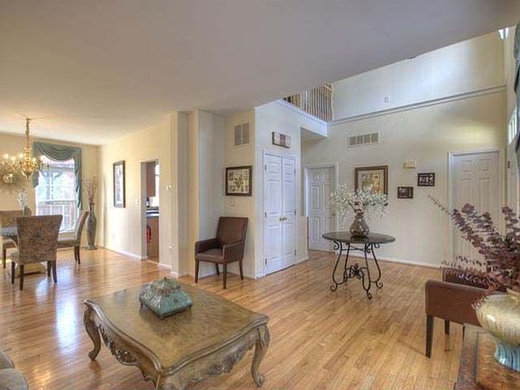 5th image of 3 Hartsdale Ct