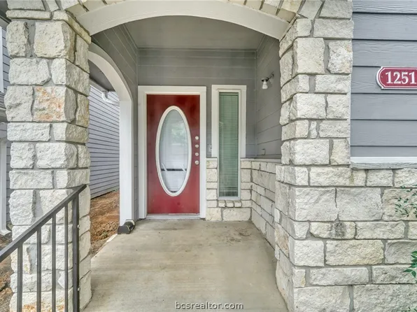 1251 Canyon Creek Cir, College Station, TX 77840