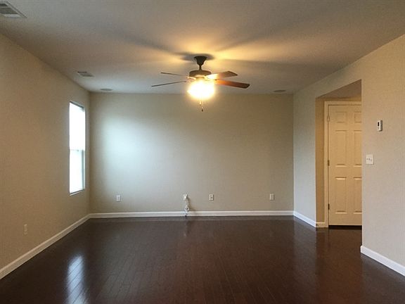 2nd image of 751 Gloucester Ln