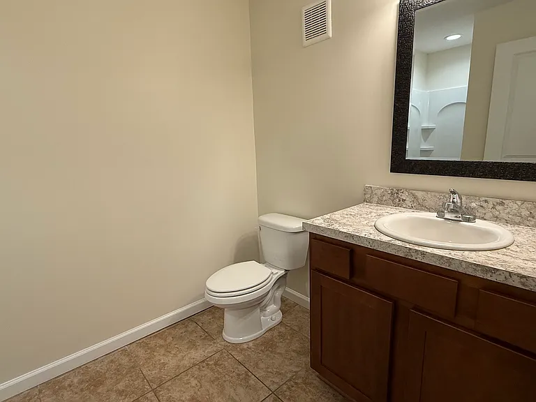 806 Oak St #14 — Photo 9