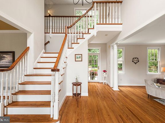 4th image of 1039 Harmony Hill Rd