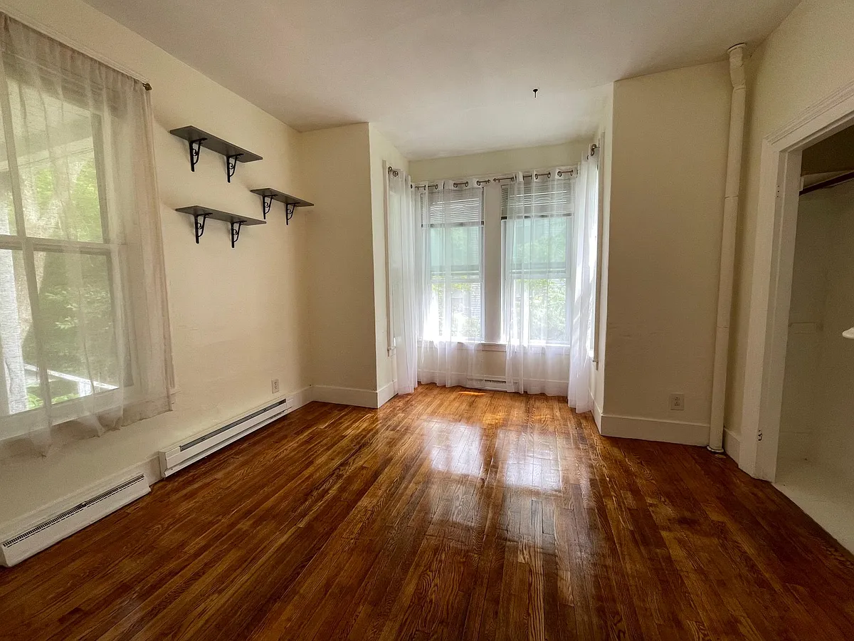 Building Photo - 61 Gray St #1S