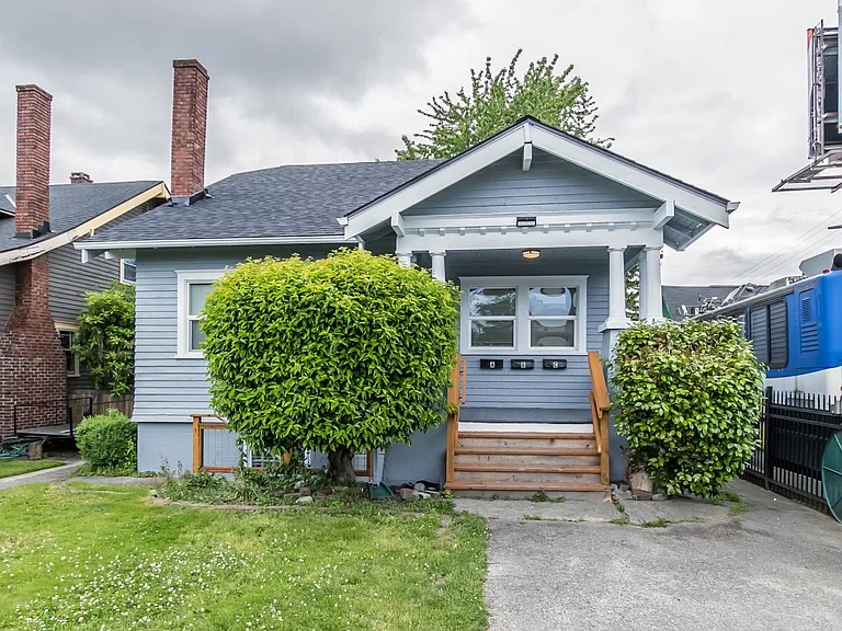 3737 Tacoma Ave S — Photo 2
