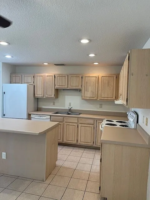 2 bed, 1100 sqft, $1,825 — Photo 4