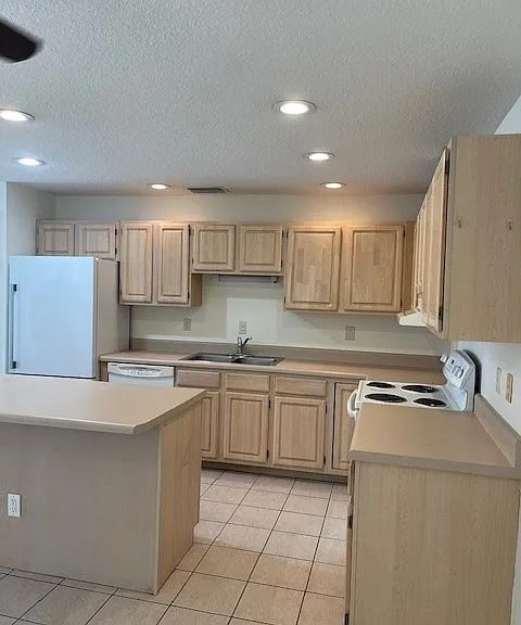 1861 Shoreland Dr — Photo 4