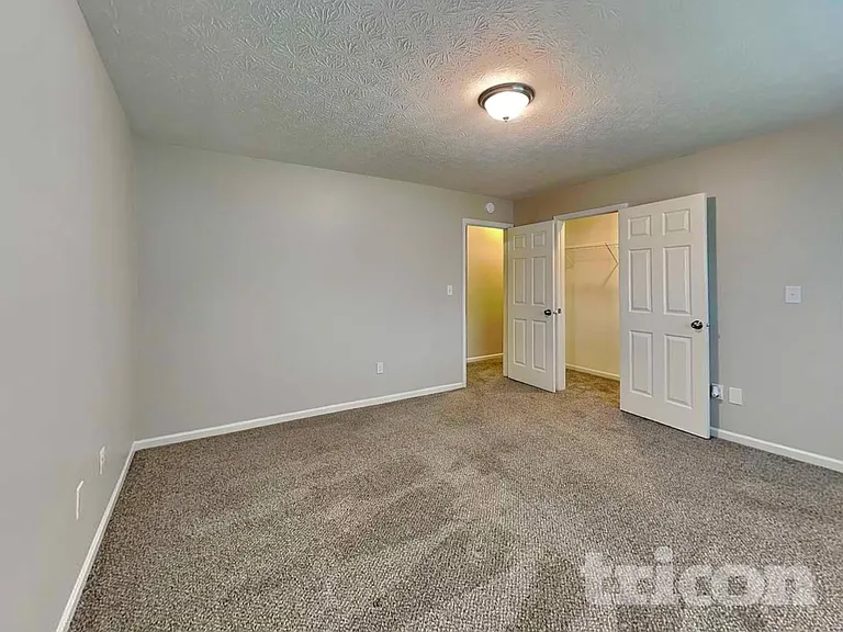 1690 Fountain Lake Dr E — Photo 5
