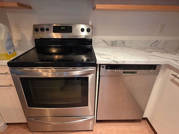 3rd image of 118 Farnham Gate Rd #302