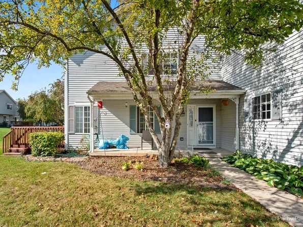 212 Village Creek Dr, Lake In The Hills, IL 60156