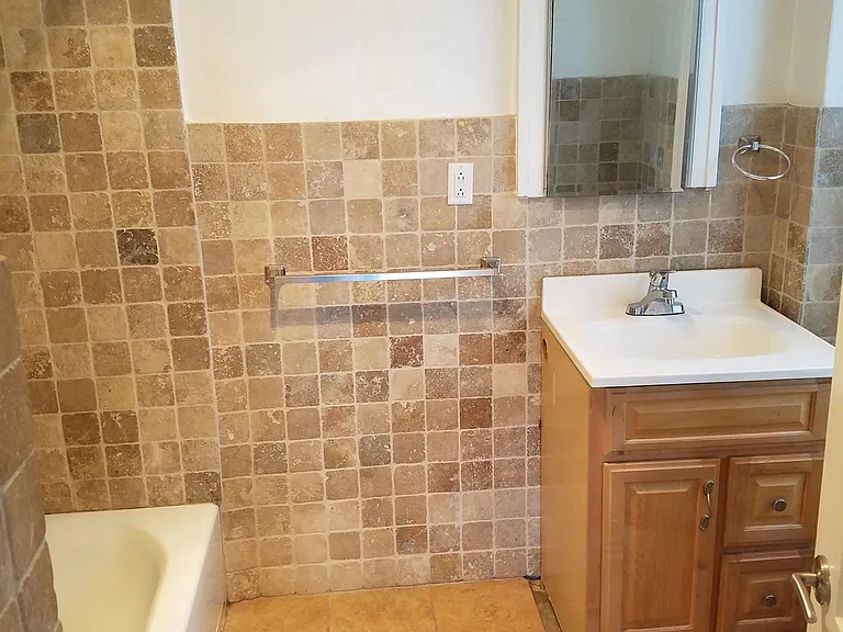 632 N 2nd St #3F — Photo 7