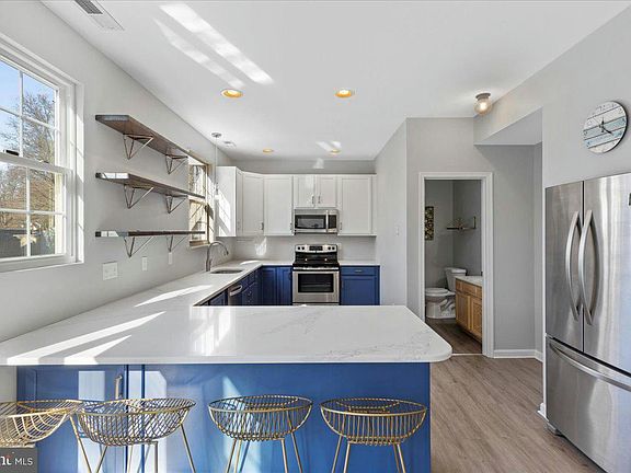 3rd image of 5534 Franklin Blvd