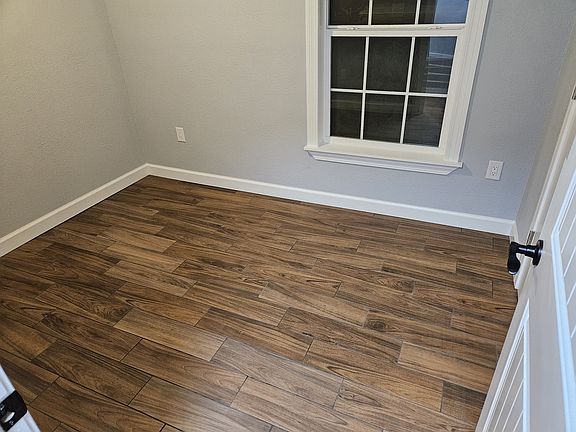 5th image of 333 Rosehart Ave
